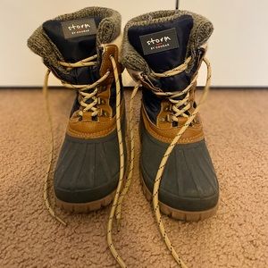 Snow boots